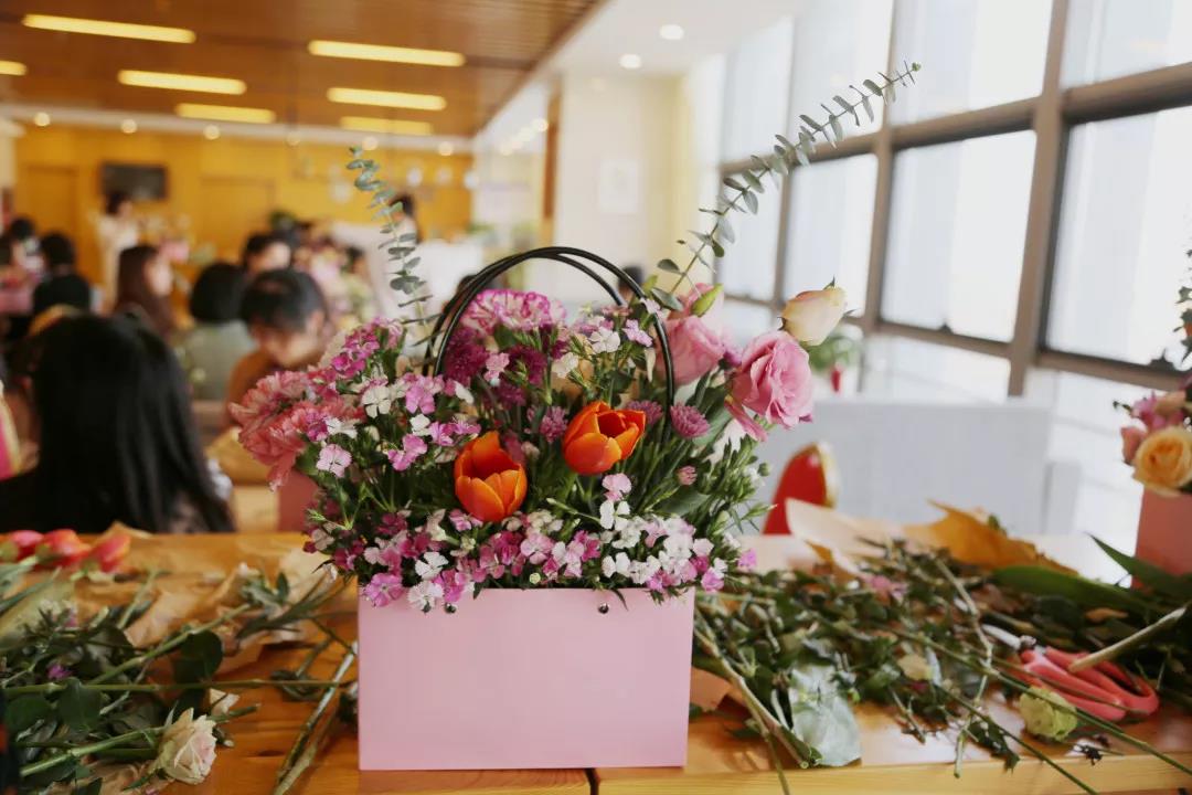 女神节快乐！开发区工会、妇联联合开展插花艺术课堂(图9)