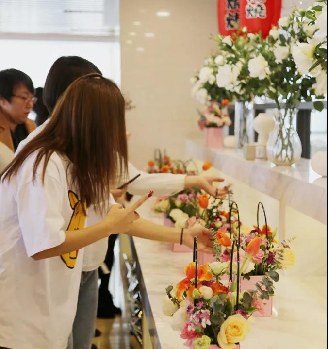 女神节快乐！开发区工会、妇联联合开展插花艺术课堂(图14)