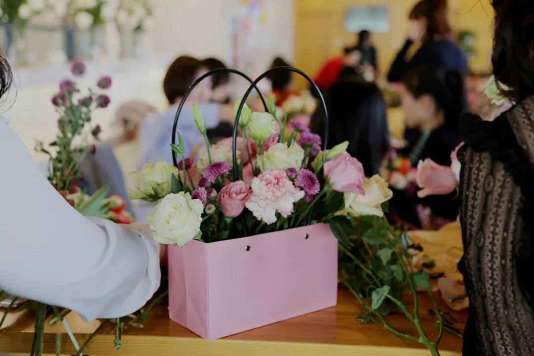 女神节快乐！开发区工会、妇联联合开展插花艺术课堂(图5)