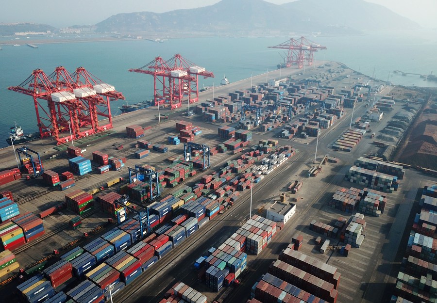 China\s foreign trade up 28.5 pct in Jan.-April(图1)