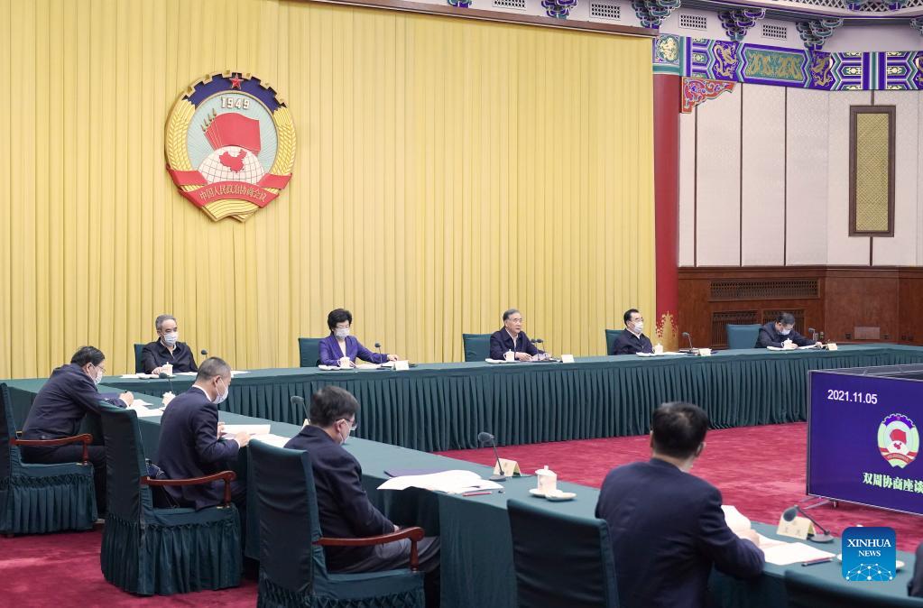 Political advisors discuss comprehensive competitiveness of foreign trade(图1)