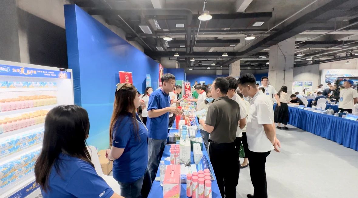More than 5000 visitors attended！The first enterprise product exhibition and promotion meeting of Wuqing Development Area was a complete success！(图2)