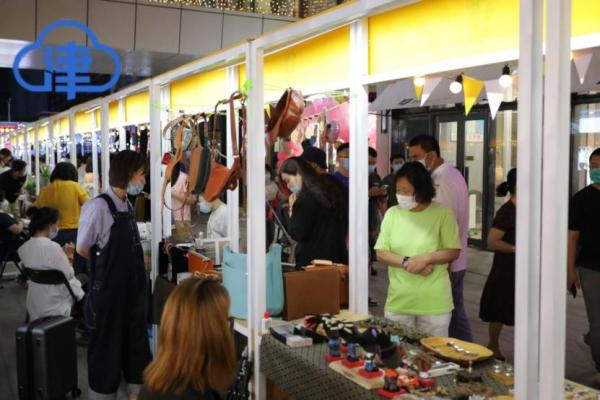 天气转暖逛夜市 天津“夜经济”开启社交互动新模式(图2)