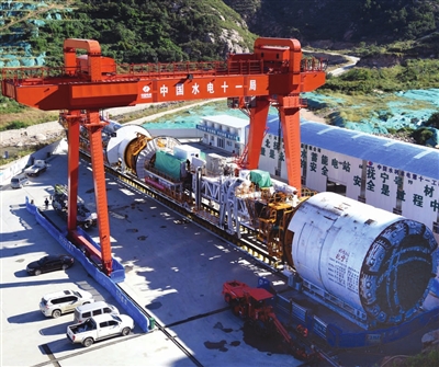 津产世界首台大直径超小转弯TBM始发（图）(图1)