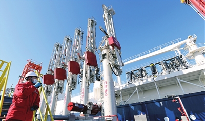 国内首座“双泊位”LNG码头投用（图）(图1)