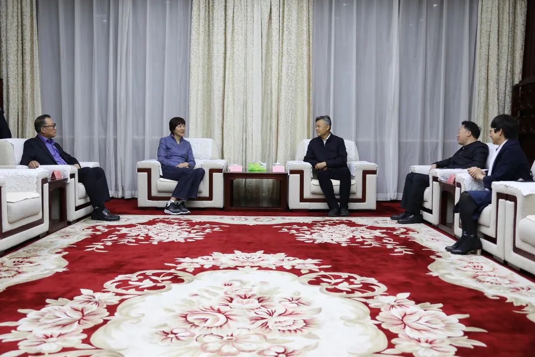 武清区领导会见郎平(图1)