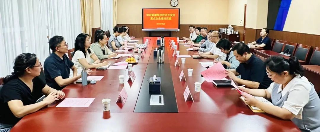 For Promoting Employment, College Visited Enterprises to Exploit Job Opportunities, and Enterprises Entered the Campus to Give Lecture   (图1)