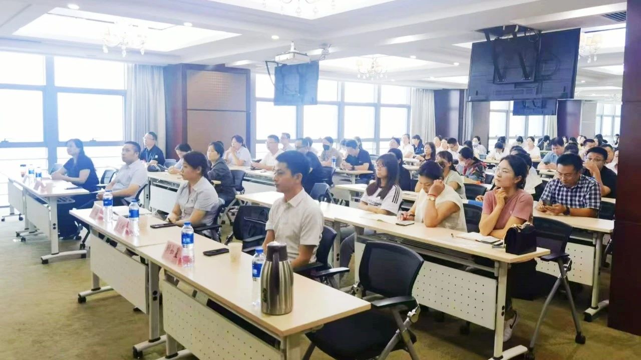 The Touring Lecture on Human Resources and Social Security Policies and Regulations was Held in Wuqing Development Area(图3)