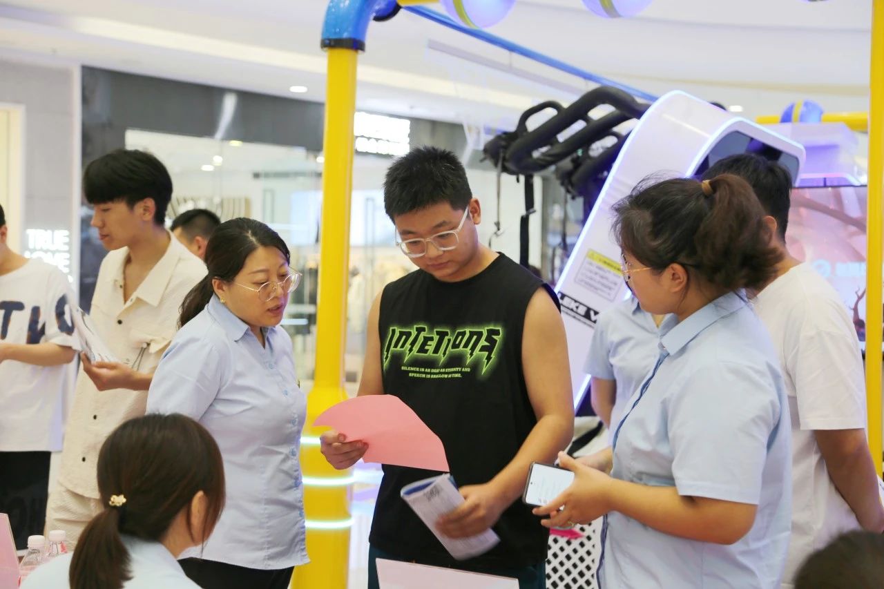 人才夜市火热开市 企业与人才“双向奔赴”!(图3) 人才夜市火热开市 企业与人才“双向奔赴”!(图3)