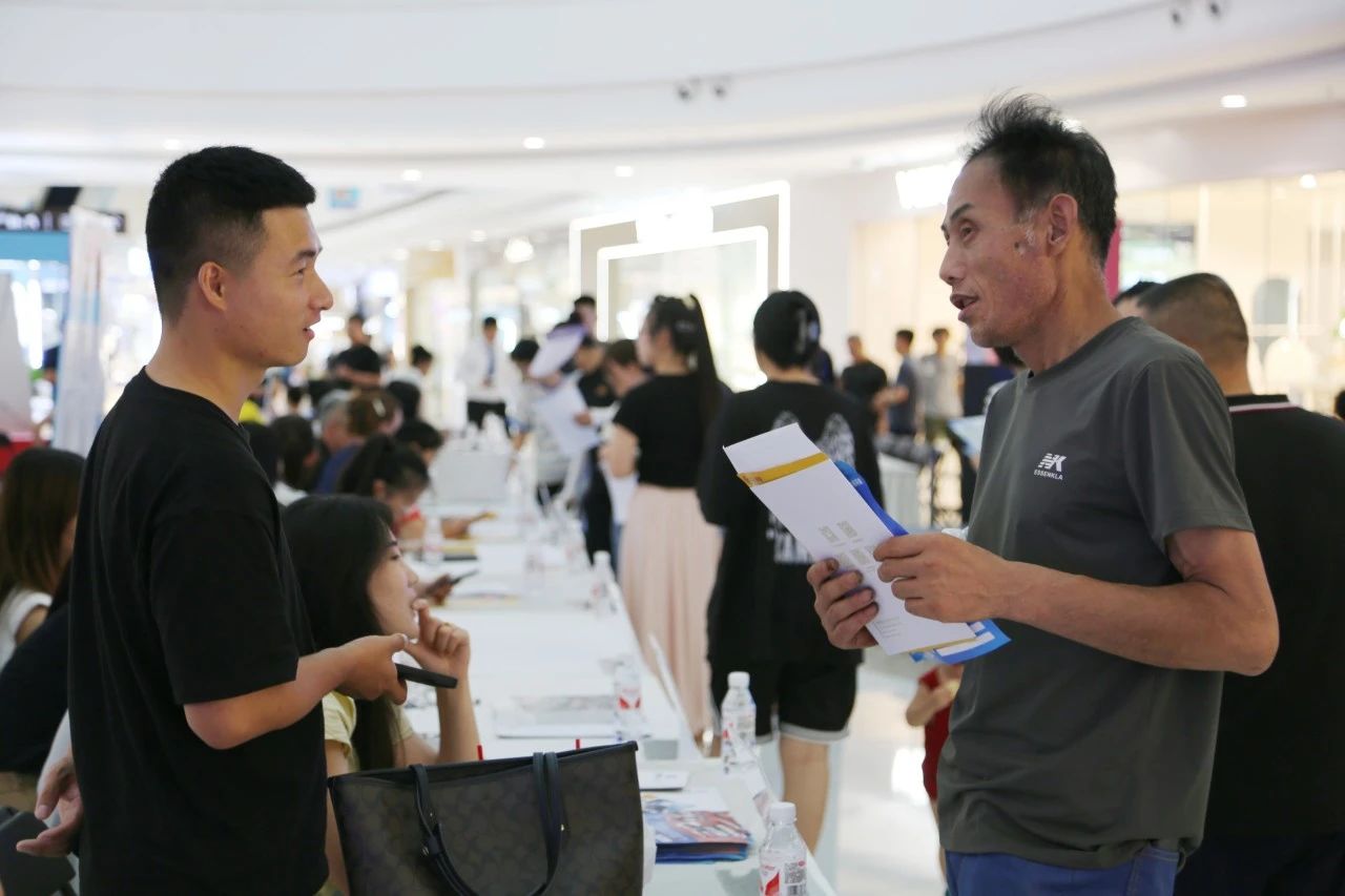 人才夜市火热开市 企业与人才“双向奔赴”!(图7) 人才夜市火热开市 企业与人才“双向奔赴”!(图7)