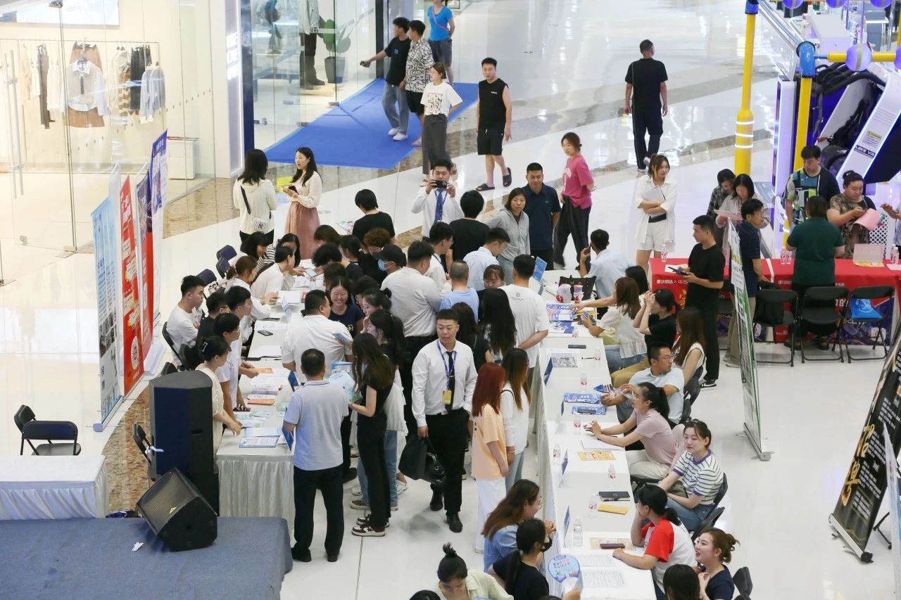 人才夜市火热开市 企业与人才“双向奔赴”!(图5) 人才夜市火热开市 企业与人才“双向奔赴”!(图5)