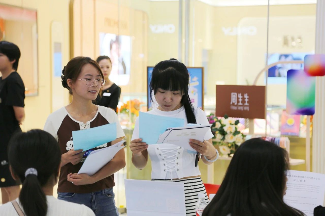 人才夜市火热开市 企业与人才“双向奔赴”!(图2) 人才夜市火热开市 企业与人才“双向奔赴”!(图2)